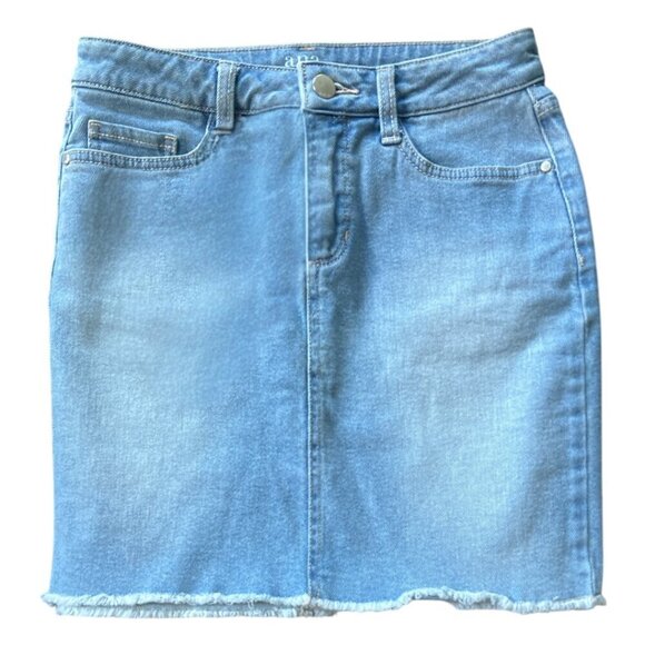 Womens Denim Jean Mini Skirt Frayed Raw Hem Light Wash Front Back Pockets Size 4 - Picture 1 of 8